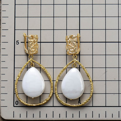 Baroque Pearl Dangle Earring